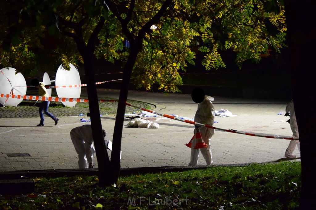 Einsatz BF Messerstecherei Koeln Neustadt Nord Eberplatz Platzmitte P102.JPG - Miklos Laubert